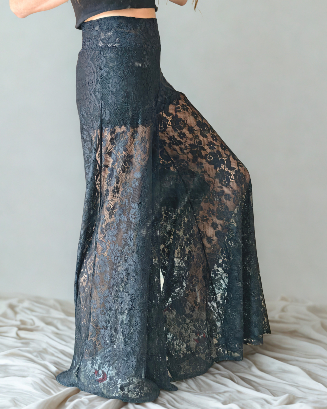 Pata de elefante extra negro  (encaje)