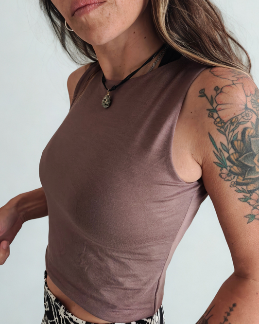 Polera sin mangas malva tierra (Modal)