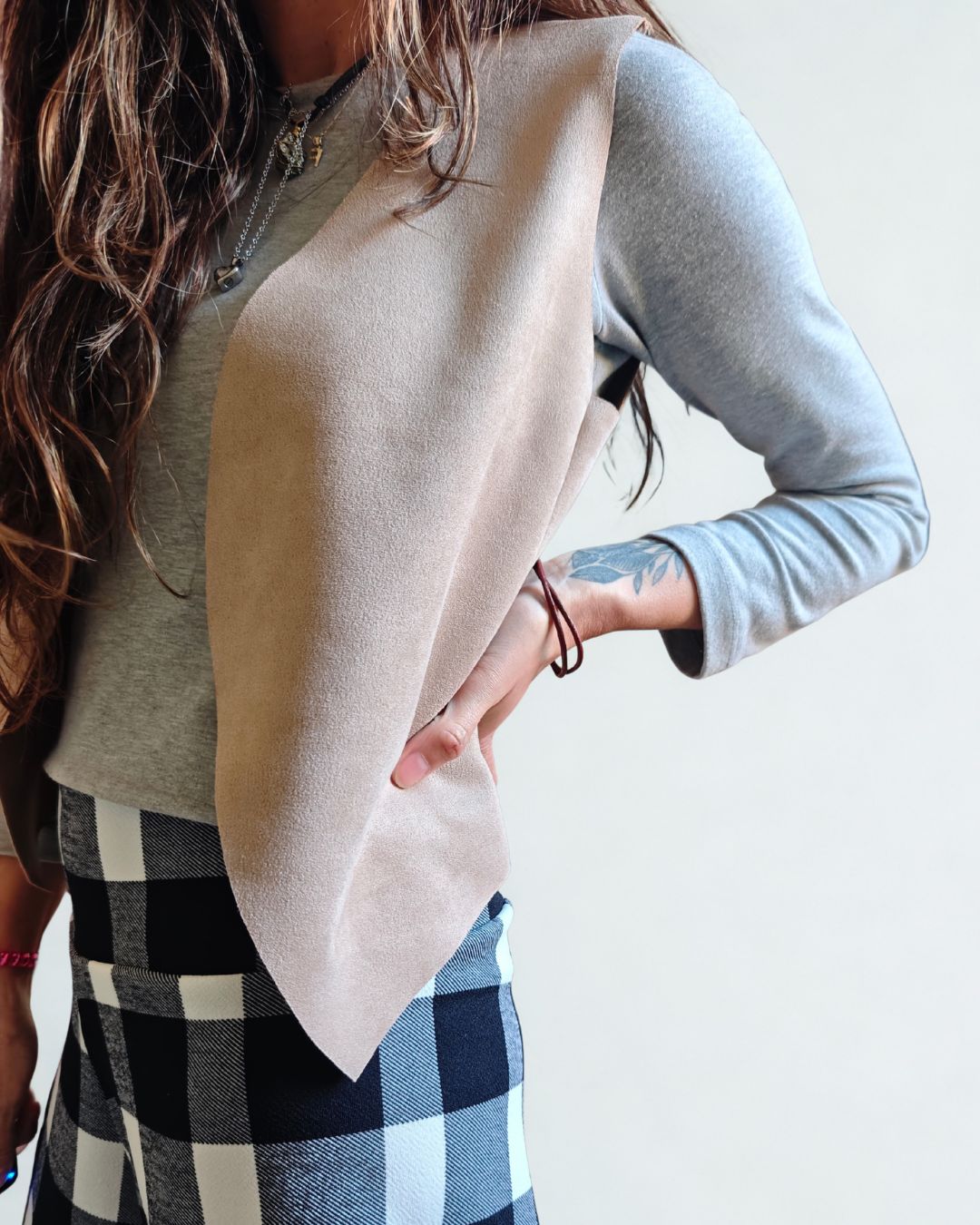 Chaqueta sin mangas nude (Gamuza)