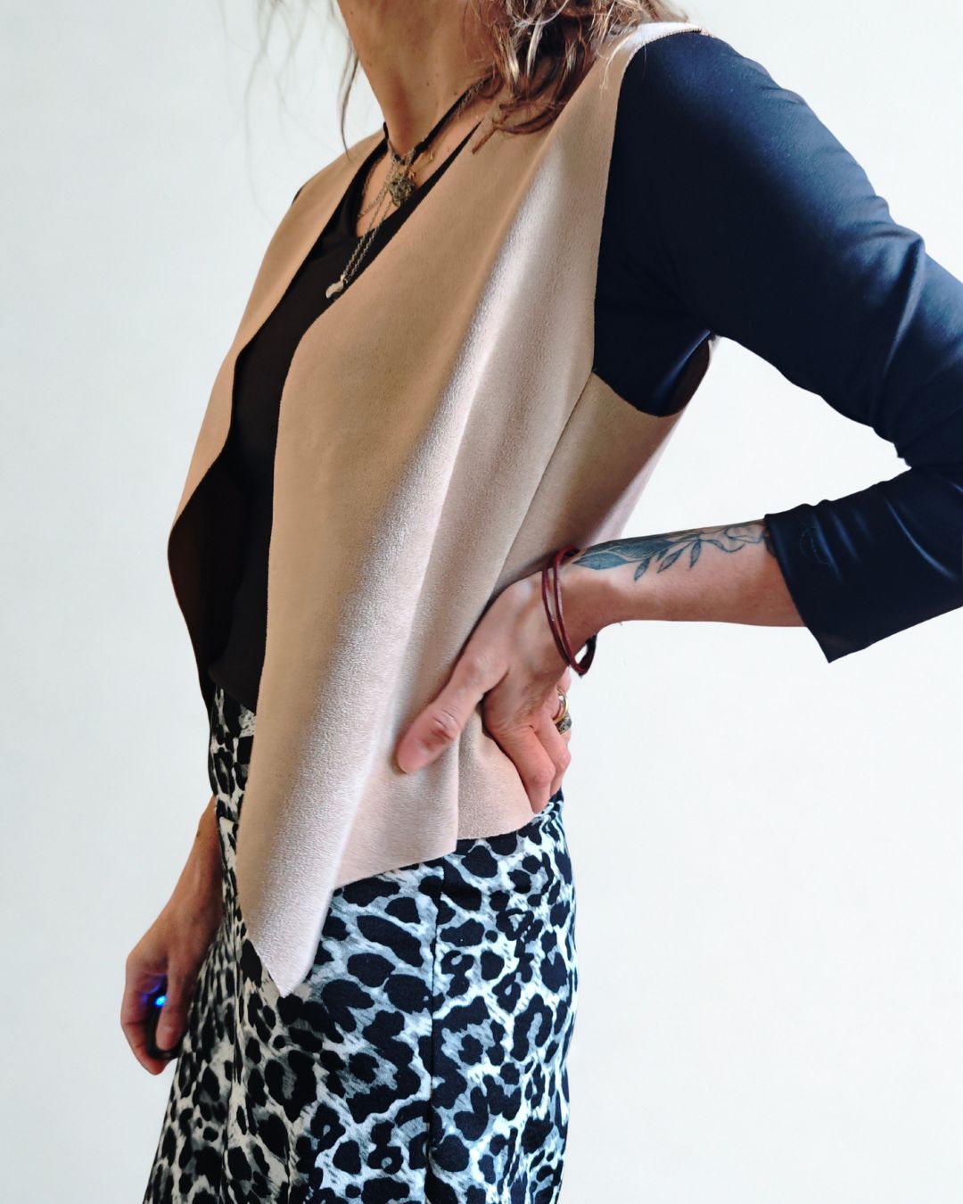Chaqueta sin mangas nude (Gamuza)